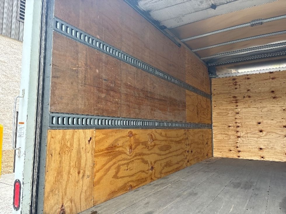 Light Duty Box Truck-Light and Medium Duty Trucks-Hino-2019-155-Ladson-SC-196,380\n\t\tmiles-$ 23,000 - Image 11