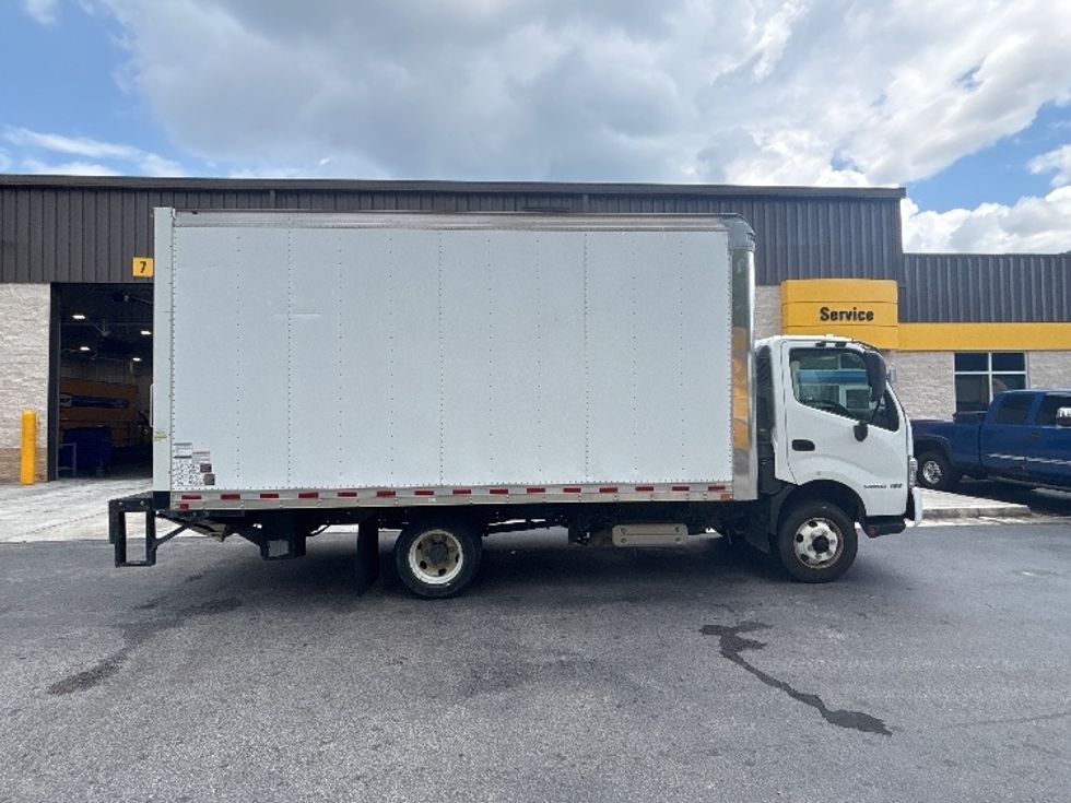 Light Duty Box Truck-Light and Medium Duty Trucks-Hino-2019-155-Ladson-SC-196,380\n\t\tmiles-$ 23,000 - Image 15