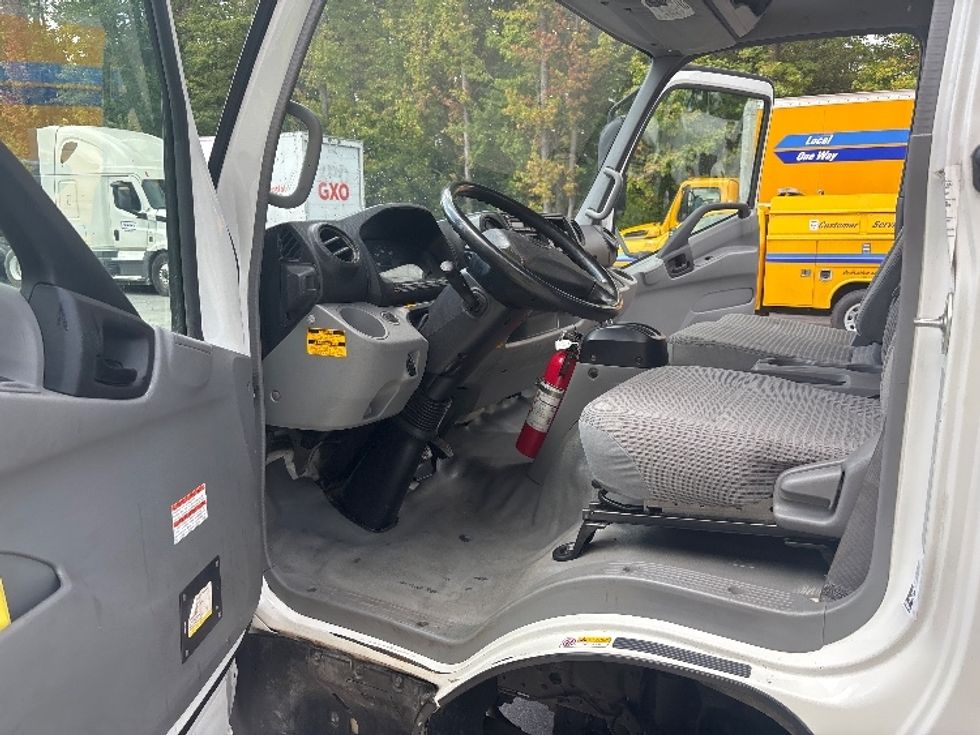 Light Duty Box Truck-Light and Medium Duty Trucks-Hino-2019-155-Ladson-SC-196,380\n\t\tmiles-$ 23,000 - Image 16