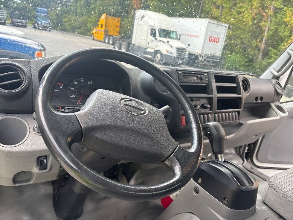Light Duty Box Truck-Light and Medium Duty Trucks-Hino-2019-155-Ladson-SC-196,380\n\t\tmiles-$ 23,000 - Image 17