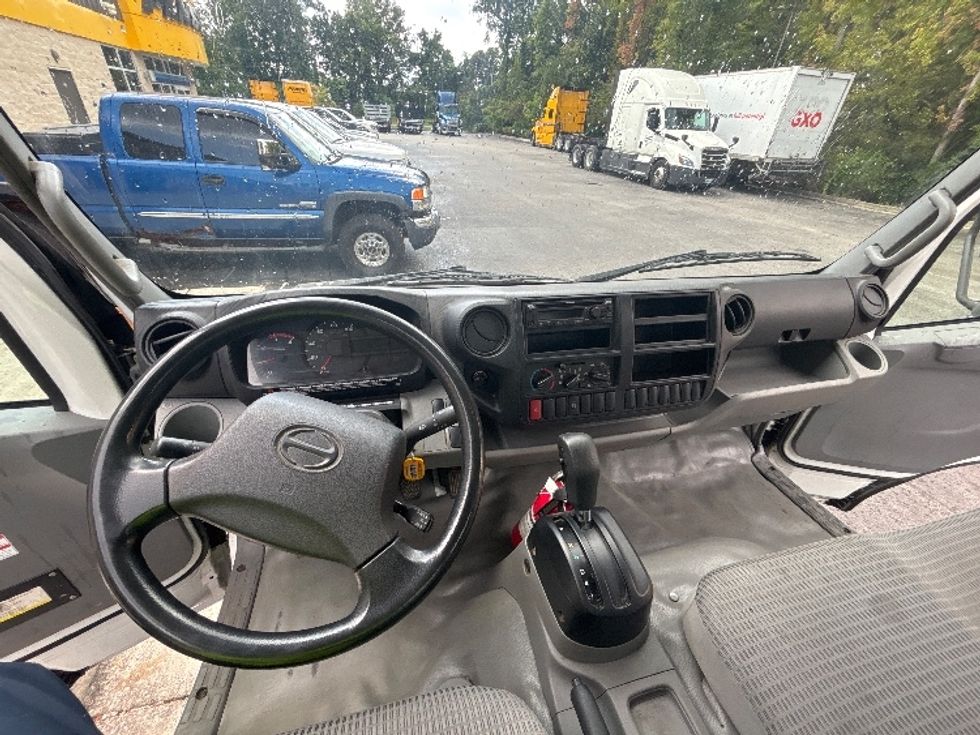 Light Duty Box Truck-Light and Medium Duty Trucks-Hino-2019-155-Ladson-SC-196,380\n\t\tmiles-$ 23,000 - Image 18