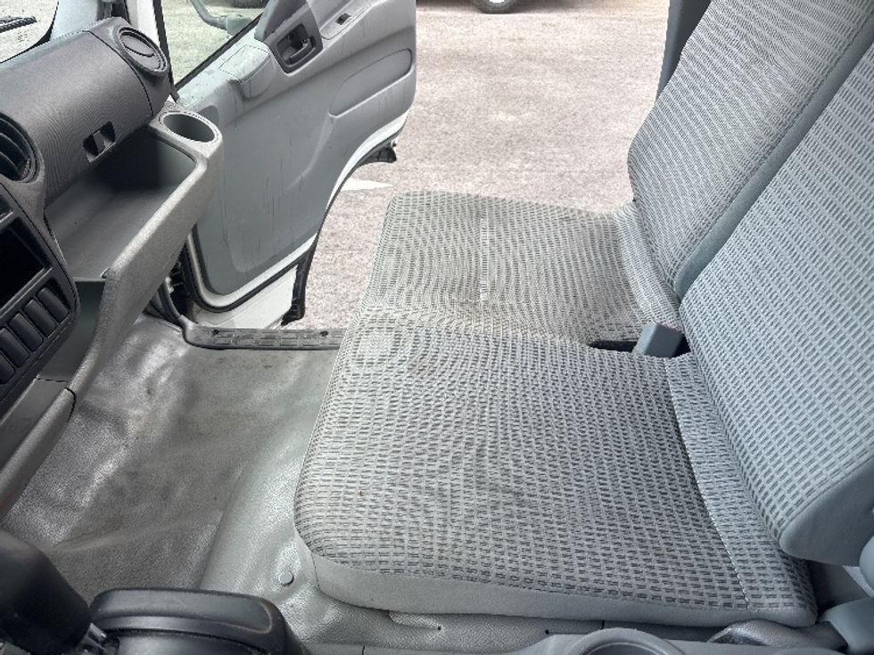 Light Duty Box Truck-Light and Medium Duty Trucks-Hino-2019-155-Ladson-SC-196,380\n\t\tmiles-$ 23,000 - Image 19