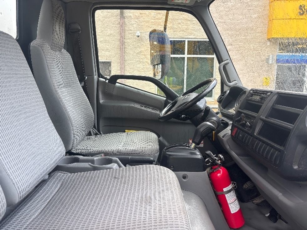 Light Duty Box Truck-Light and Medium Duty Trucks-Hino-2019-155-Ladson-SC-196,380\n\t\tmiles-$ 23,000 - Image 22