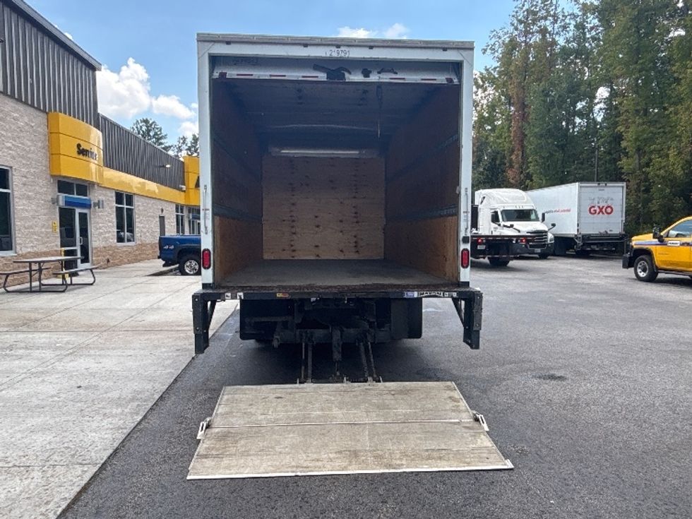 Light Duty Box Truck-Light and Medium Duty Trucks-Hino-2019-155-Ladson-SC-196,380\n\t\tmiles-$ 23,000 - Image 9