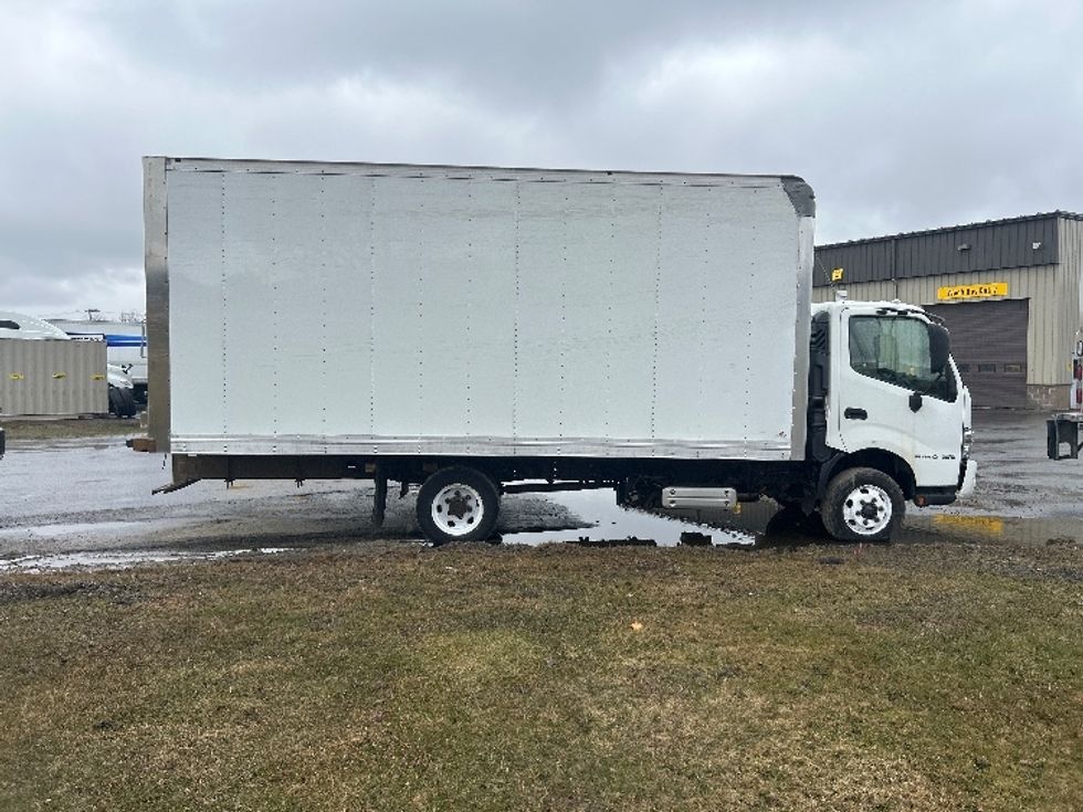 Light Duty Box Truck-Light and Medium Duty Trucks-Hino-2019-155-Londonderry-NH-296,582\n\t\tmiles-$ 23,250 - Image 14