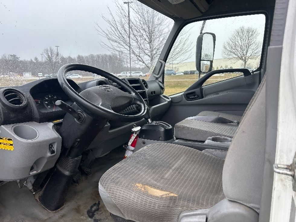 Light Duty Box Truck-Light and Medium Duty Trucks-Hino-2019-155-Londonderry-NH-296,582\n\t\tmiles-$ 23,250 - Image 16