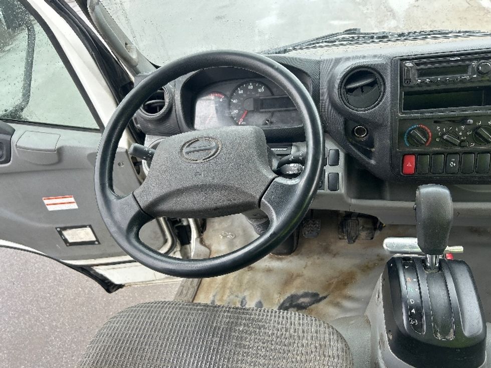 Light Duty Box Truck-Light and Medium Duty Trucks-Hino-2019-155-Londonderry-NH-296,582\n\t\tmiles-$ 23,250 - Image 17