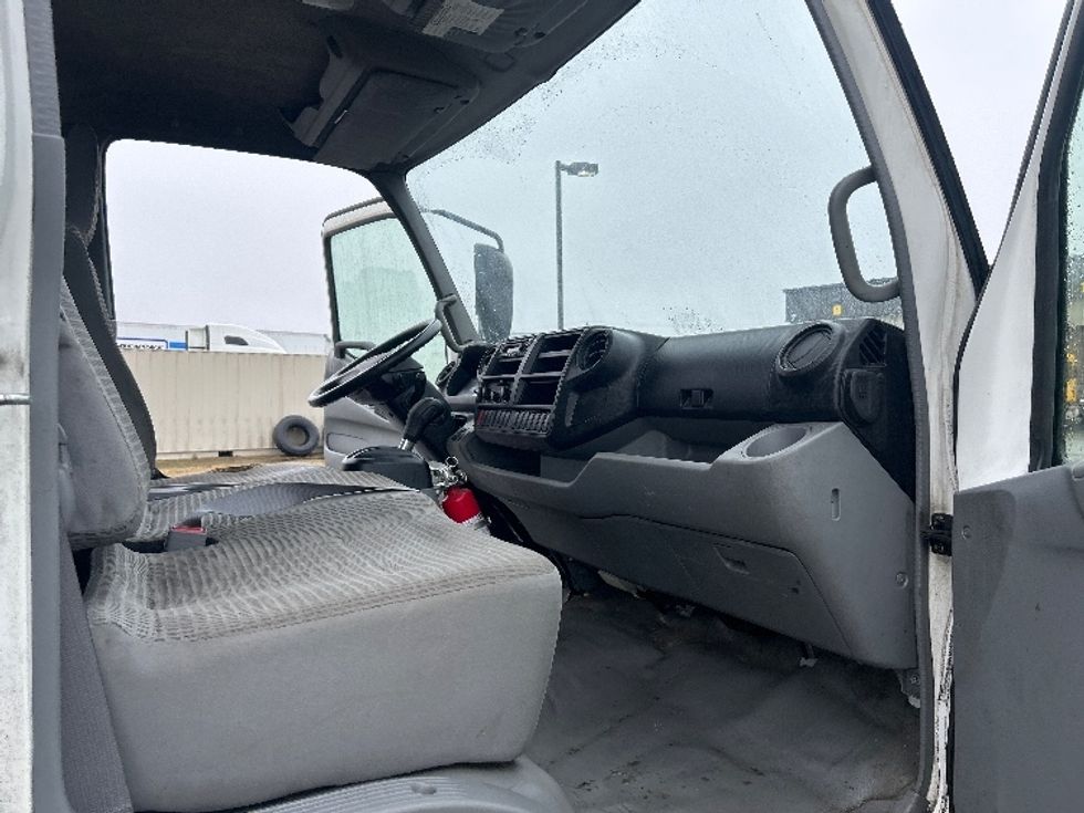Light Duty Box Truck-Light and Medium Duty Trucks-Hino-2019-155-Londonderry-NH-296,582\n\t\tmiles-$ 23,250 - Image 21