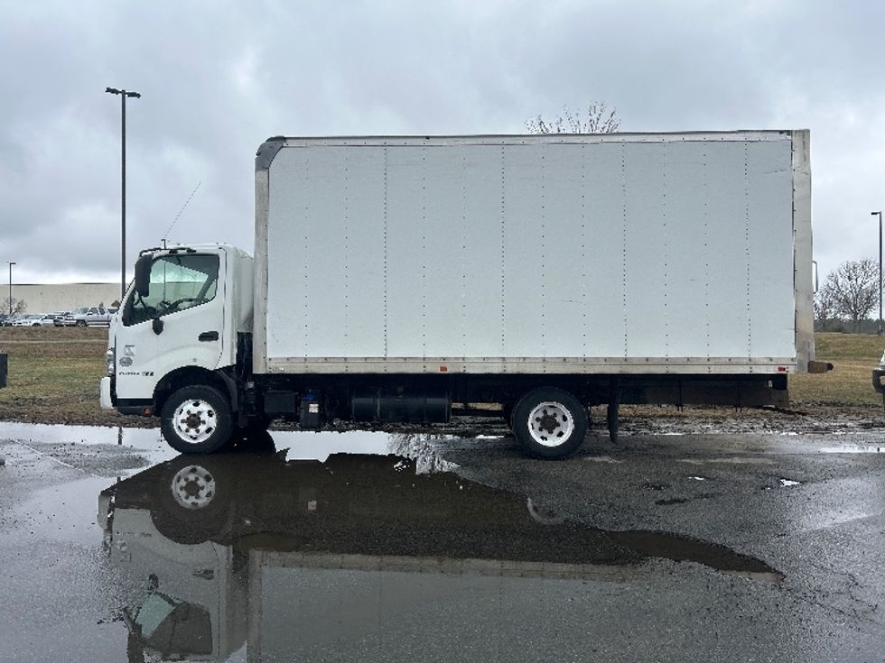 Light Duty Box Truck-Light and Medium Duty Trucks-Hino-2019-155-Londonderry-NH-296,582\n\t\tmiles-$ 23,250 - Image 4