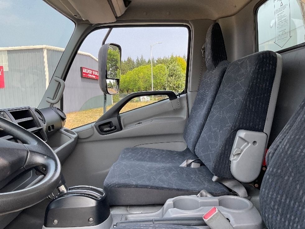 Light Duty Box Truck-Light and Medium Duty Trucks-Hino-2019-155-Pasco-WA-71,559\n\t\tmiles-$ 45,750 - Image 16