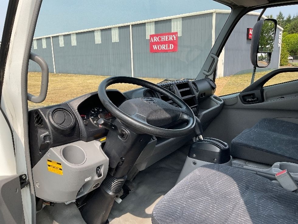Light Duty Box Truck-Light and Medium Duty Trucks-Hino-2019-155-Pasco-WA-71,559\n\t\tmiles-$ 45,750 - Image 18