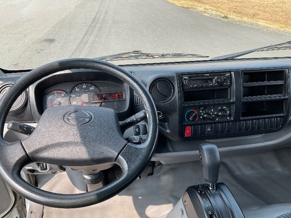 Light Duty Box Truck-Light and Medium Duty Trucks-Hino-2019-155-Pasco-WA-71,559\n\t\tmiles-$ 45,750 - Image 19