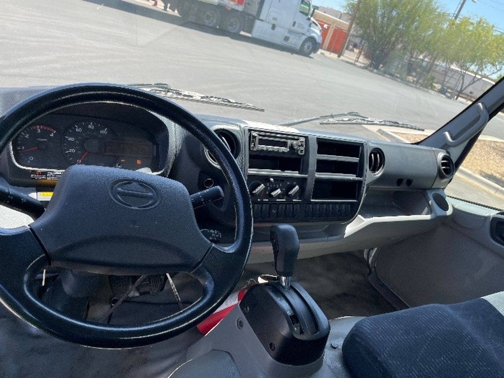 Light Duty Box Truck-Light and Medium Duty Trucks-Hino-2019-155-Phoenix-AZ-99,160\n\t\tmiles-$ 42,000 - Image 17