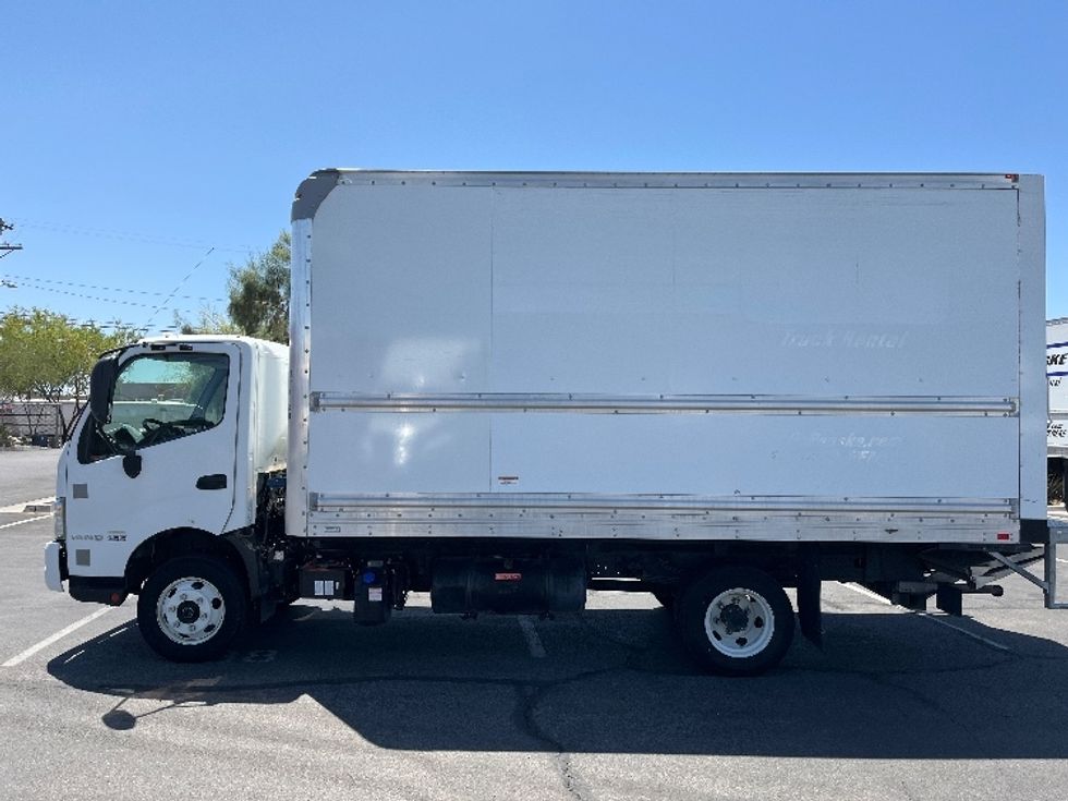 Light Duty Box Truck-Light and Medium Duty Trucks-Hino-2019-155-Phoenix-AZ-99,160\n\t\tmiles-$ 42,000 - Image 4