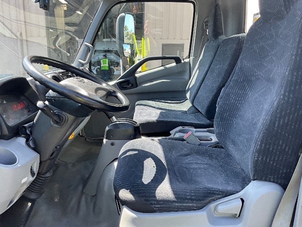 Light Duty Box Truck-Light and Medium Duty Trucks-Hino-2019-155-Portland-OR-144,411\n\t\tmiles-$ 37,500 - Image 19