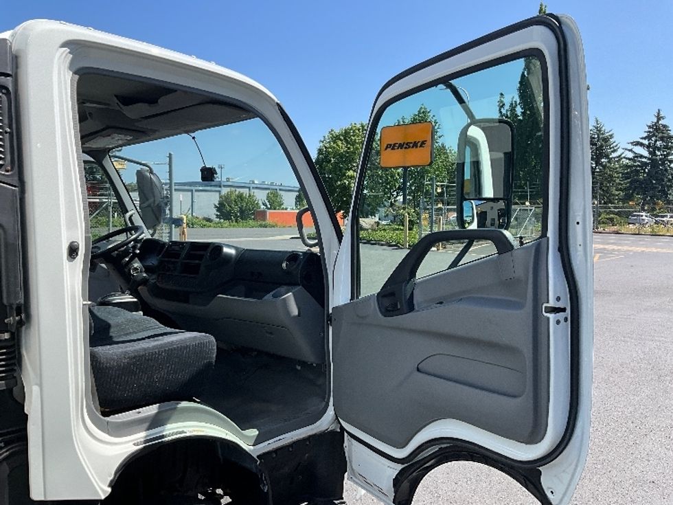 Light Duty Box Truck-Light and Medium Duty Trucks-Hino-2019-155-Portland-OR-144,411\n\t\tmiles-$ 37,500 - Image 20