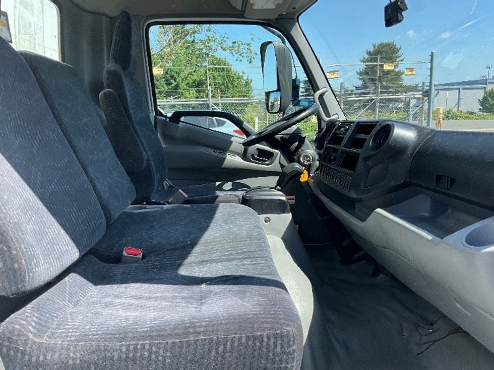 Light Duty Box Truck-Light and Medium Duty Trucks-Hino-2019-155-Portland-OR-144,411\n\t\tmiles-$ 37,500 - Image 22