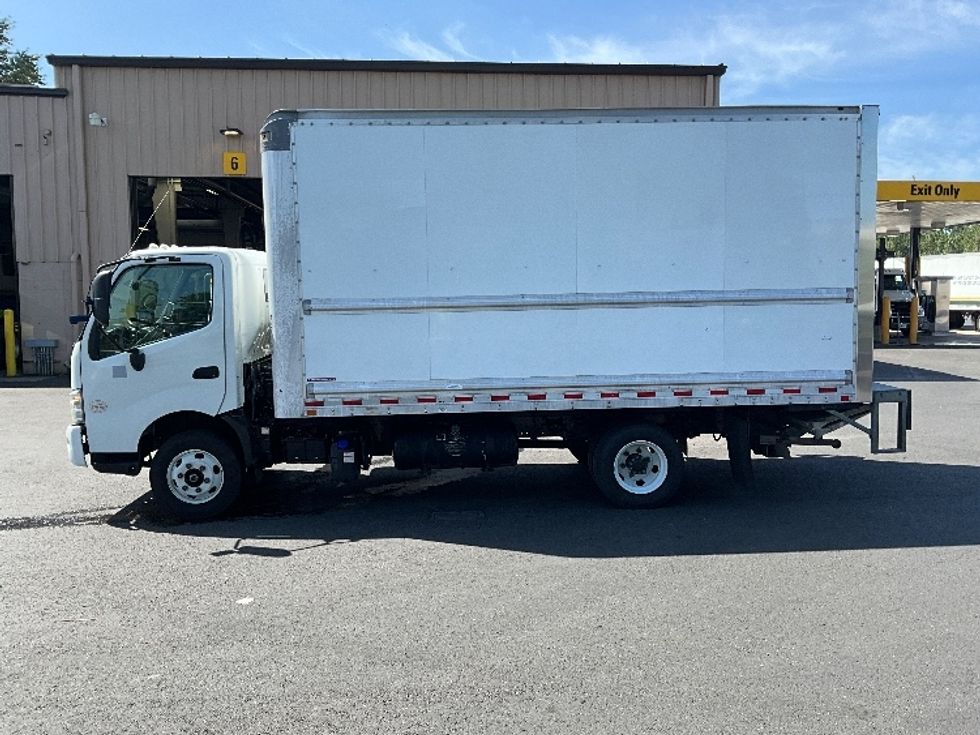 Light Duty Box Truck-Light and Medium Duty Trucks-Hino-2019-155-Portland-OR-144,411\n\t\tmiles-$ 37,500 - Image 4