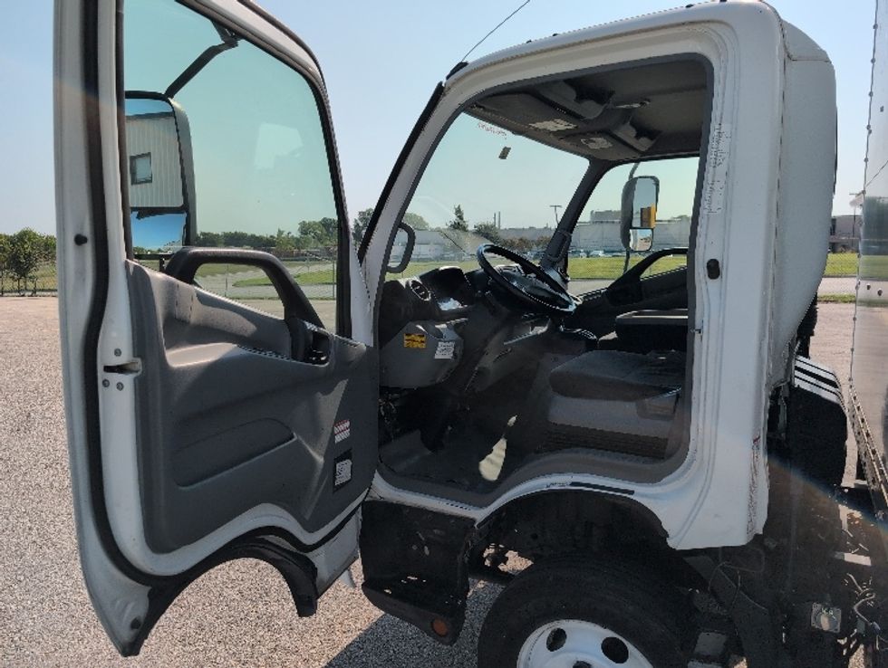 Light Duty Box Truck-Light and Medium Duty Trucks-Hino-2019-155-San Antonio-TX-106,109\n\t\tmiles-$ 38,750 - Image 16