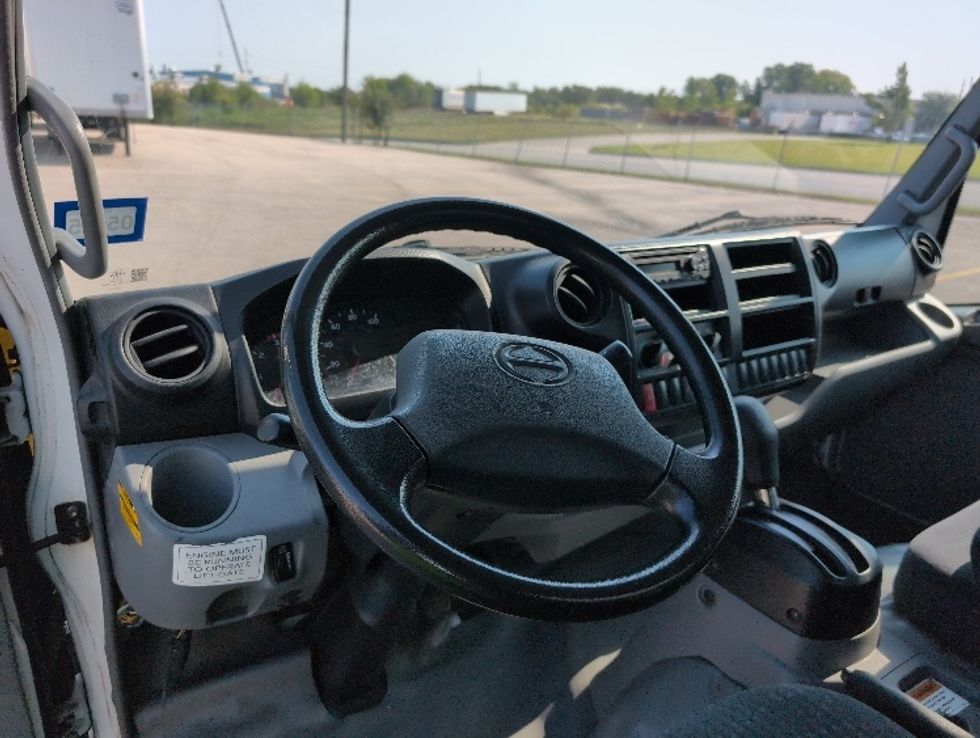 Light Duty Box Truck-Light and Medium Duty Trucks-Hino-2019-155-San Antonio-TX-106,109\n\t\tmiles-$ 38,750 - Image 17