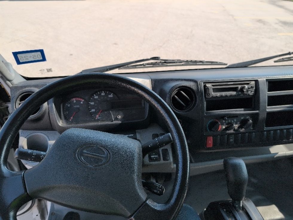 Light Duty Box Truck-Light and Medium Duty Trucks-Hino-2019-155-San Antonio-TX-106,109\n\t\tmiles-$ 38,750 - Image 18