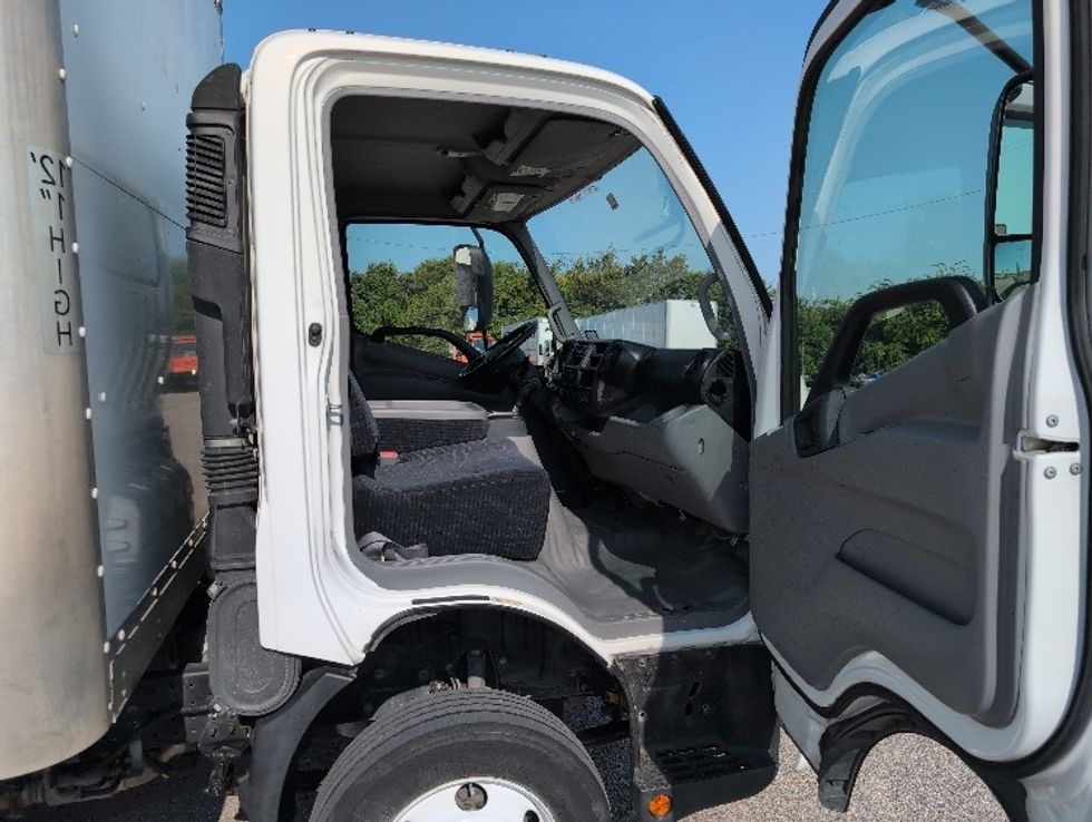 Light Duty Box Truck-Light and Medium Duty Trucks-Hino-2019-155-San Antonio-TX-106,109\n\t\tmiles-$ 38,750 - Image 20