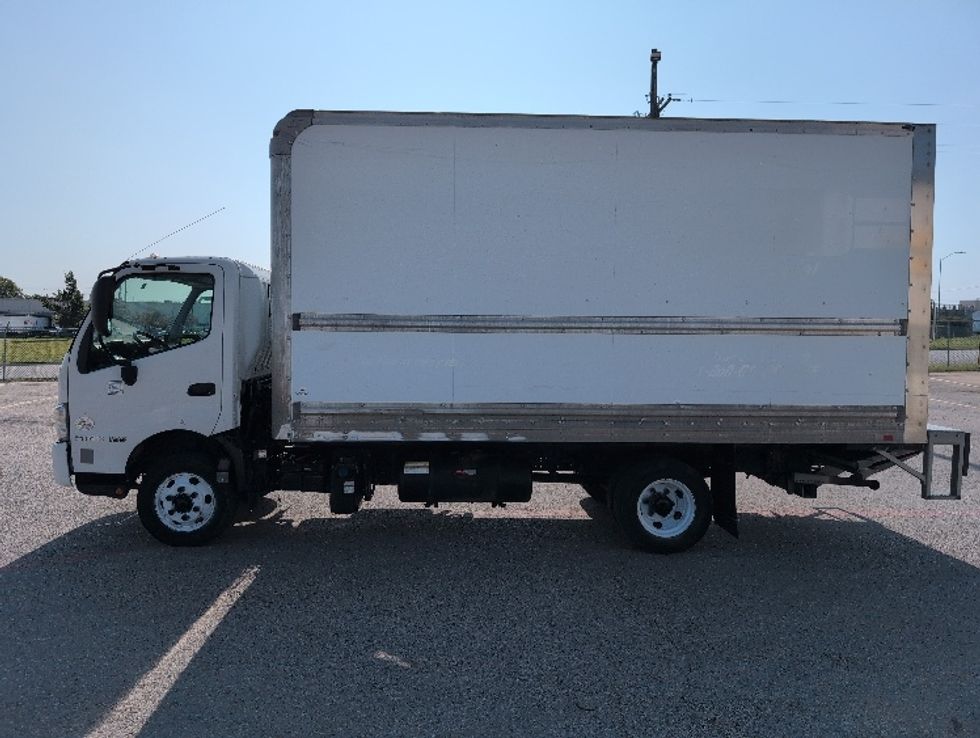 Light Duty Box Truck-Light and Medium Duty Trucks-Hino-2019-155-San Antonio-TX-106,109\n\t\tmiles-$ 38,750 - Image 4