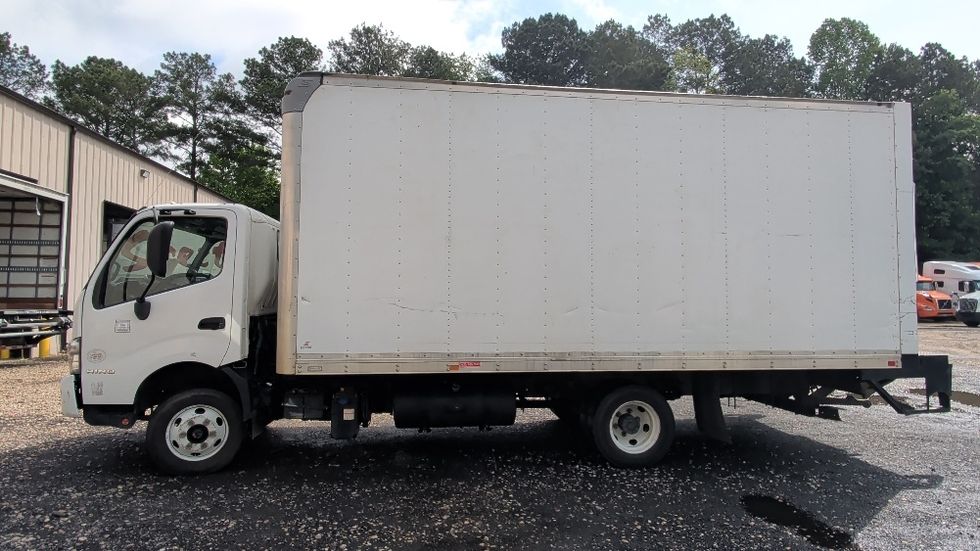 Light Duty Box Truck-Light and Medium Duty Trucks-Hino-2019-155-Suwanee-GA-168,966\n\t\tmiles-$ 30,750 - Image 4