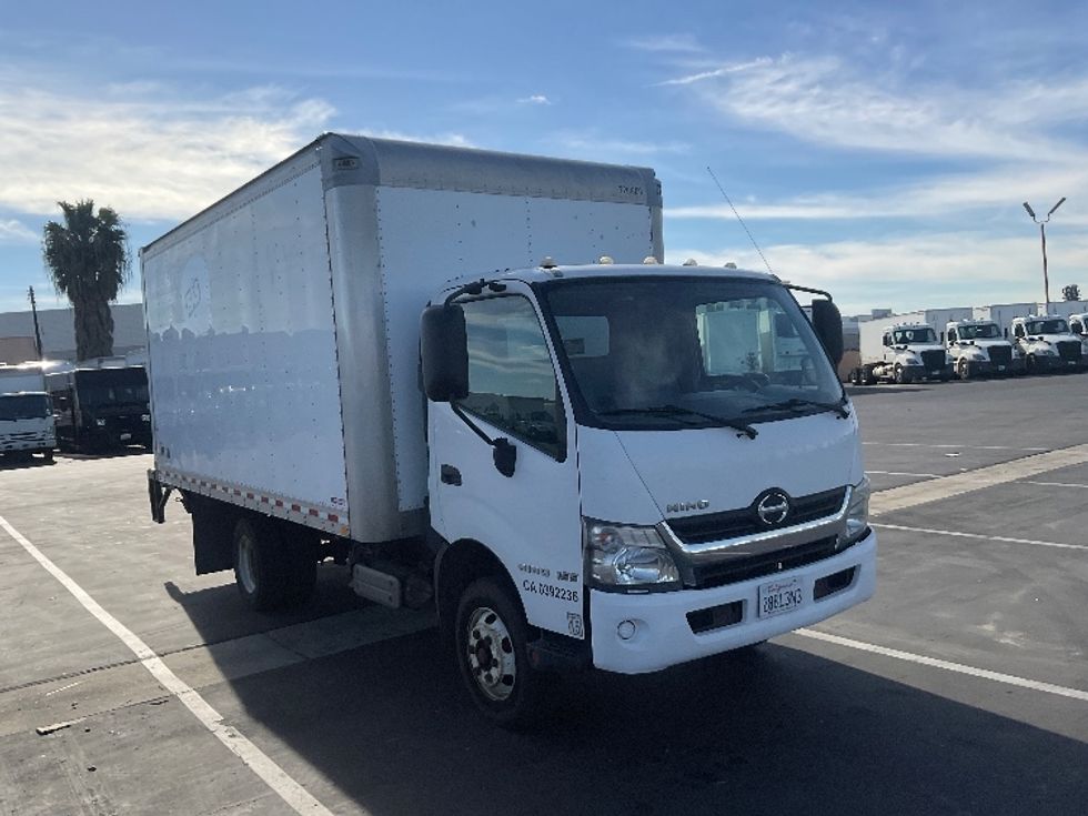 Light Duty Box Truck-Light and Medium Duty Trucks-Hino-2019-155-Torrance-CA-260,243\n\t\tmiles-$ 21,000 - Image 1