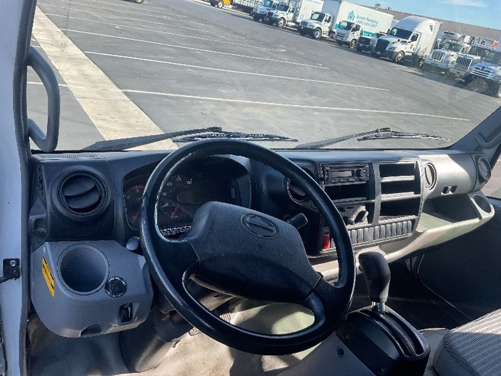 Light Duty Box Truck-Light and Medium Duty Trucks-Hino-2019-155-Torrance-CA-260,243\n\t\tmiles-$ 21,000 - Image 17