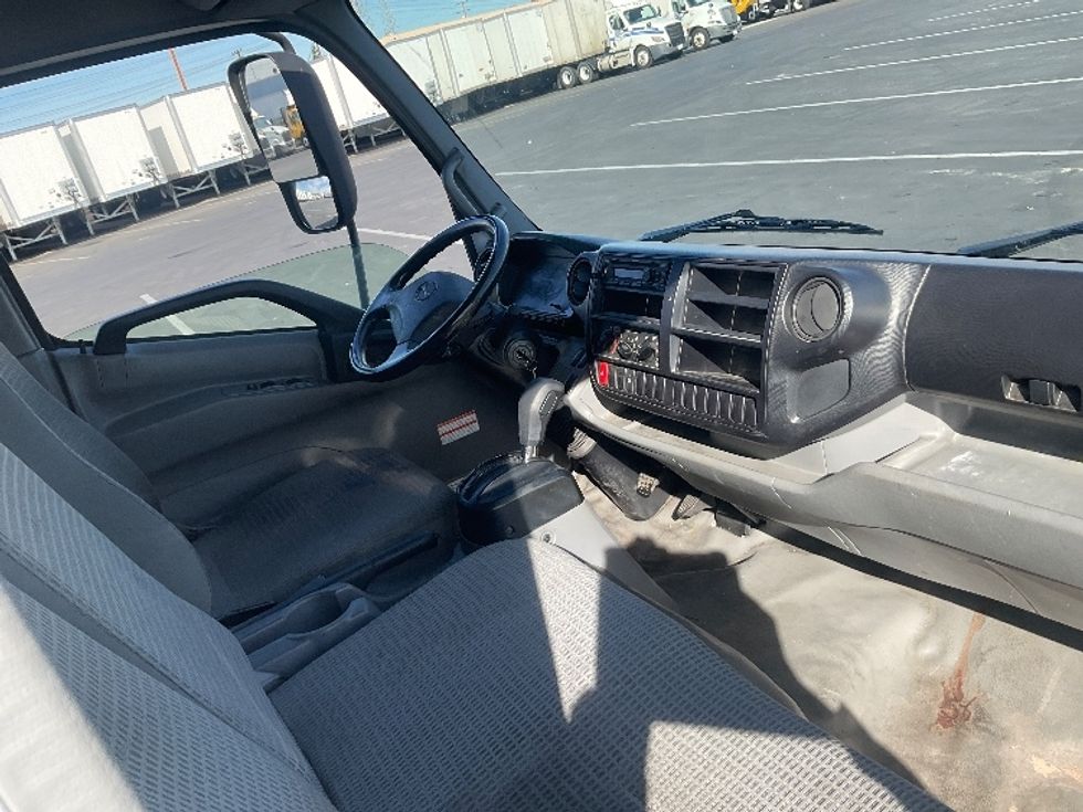 Light Duty Box Truck-Light and Medium Duty Trucks-Hino-2019-155-Torrance-CA-260,243\n\t\tmiles-$ 21,000 - Image 22