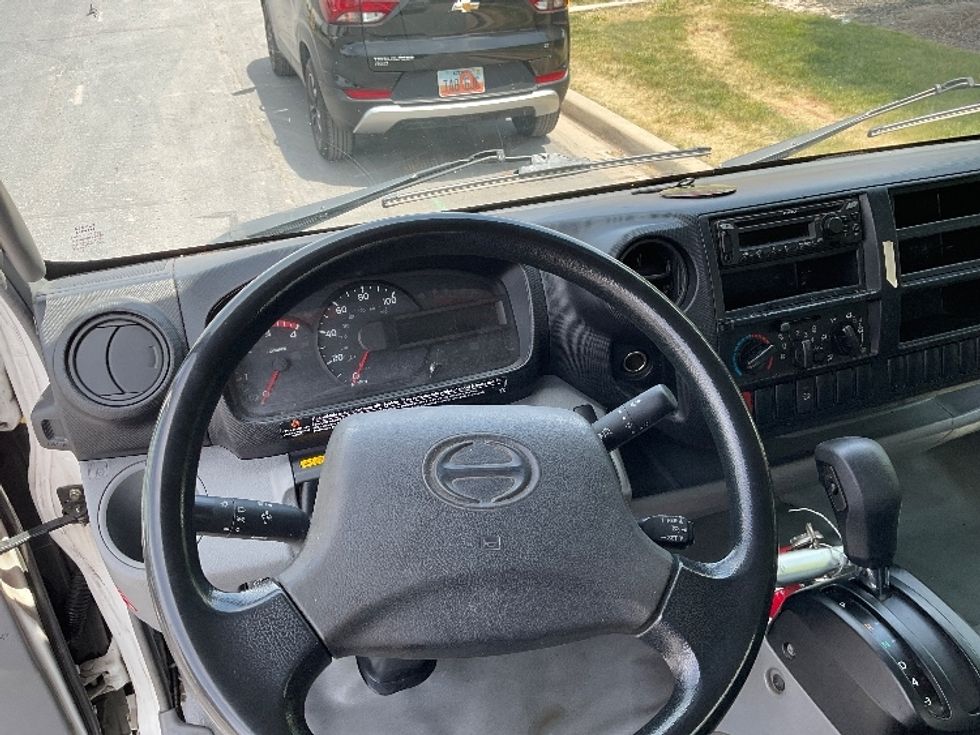 Light Duty Box Truck-Light and Medium Duty Trucks-Hino-2019-155-West Valley City-UT-127,620\n\t\tmiles-$ 39,750 - Image 17