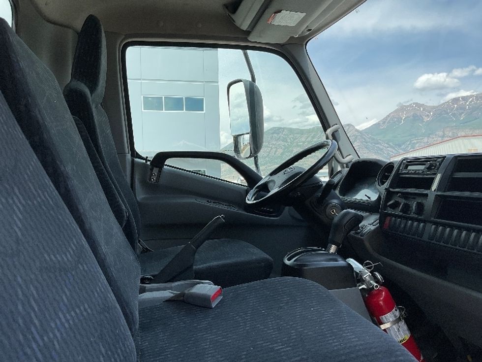 Light Duty Box Truck-Light and Medium Duty Trucks-Hino-2019-155-West Valley City-UT-127,620\n\t\tmiles-$ 39,750 - Image 22