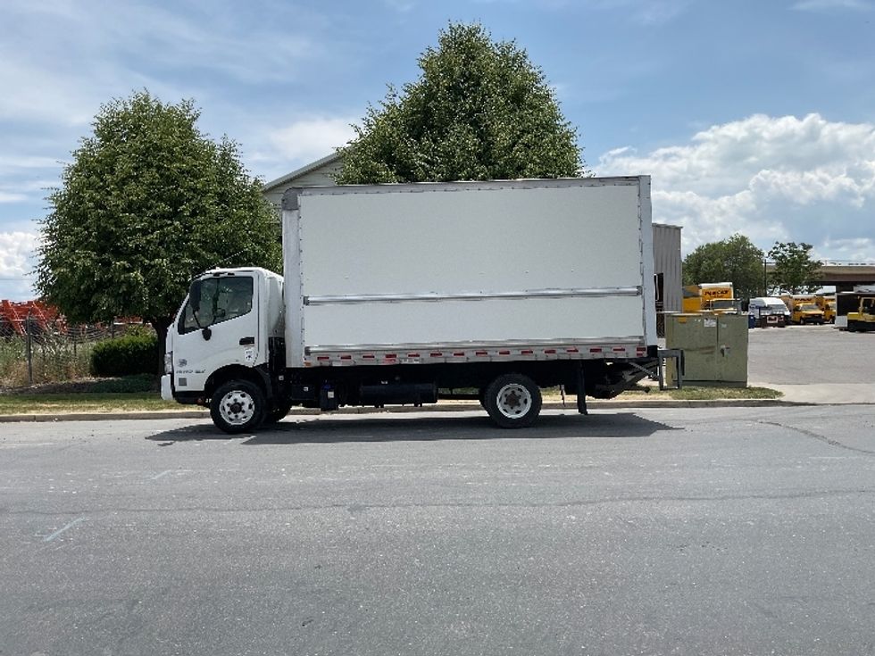 Light Duty Box Truck-Light and Medium Duty Trucks-Hino-2019-155-West Valley City-UT-127,620\n\t\tmiles-$ 39,750 - Image 4
