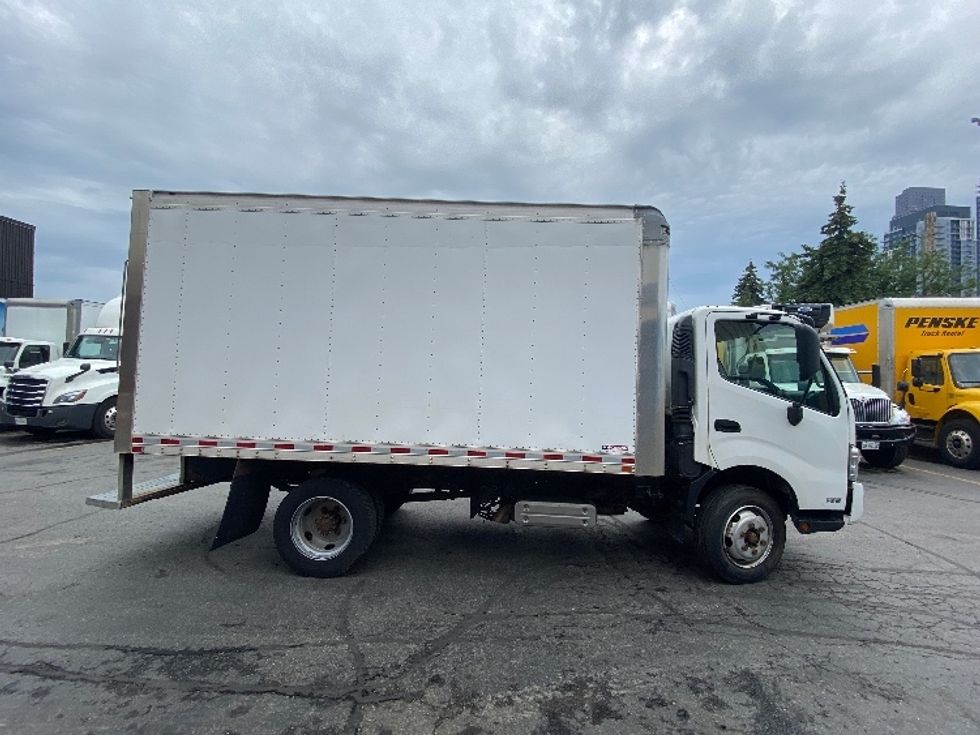 Light Duty Box Truck-Light and Medium Duty Trucks-Hino-2019-165-Mississauga-ON-123,192\n\t\tkm-$ 56,000 - Image 15