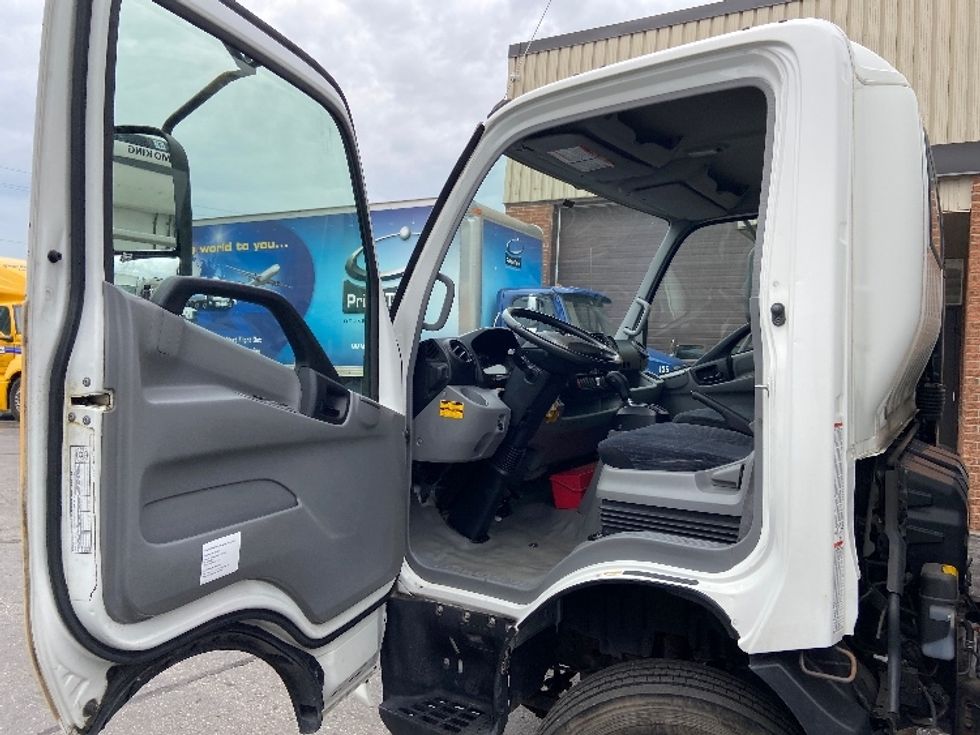 Light Duty Box Truck-Light and Medium Duty Trucks-Hino-2019-165-Mississauga-ON-123,192\n\t\tkm-$ 56,000 - Image 16