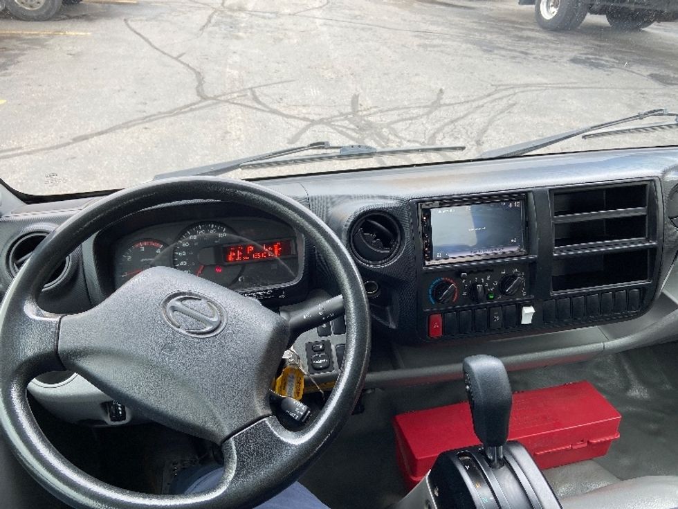 Light Duty Box Truck-Light and Medium Duty Trucks-Hino-2019-165-Mississauga-ON-123,192\n\t\tkm-$ 56,000 - Image 18