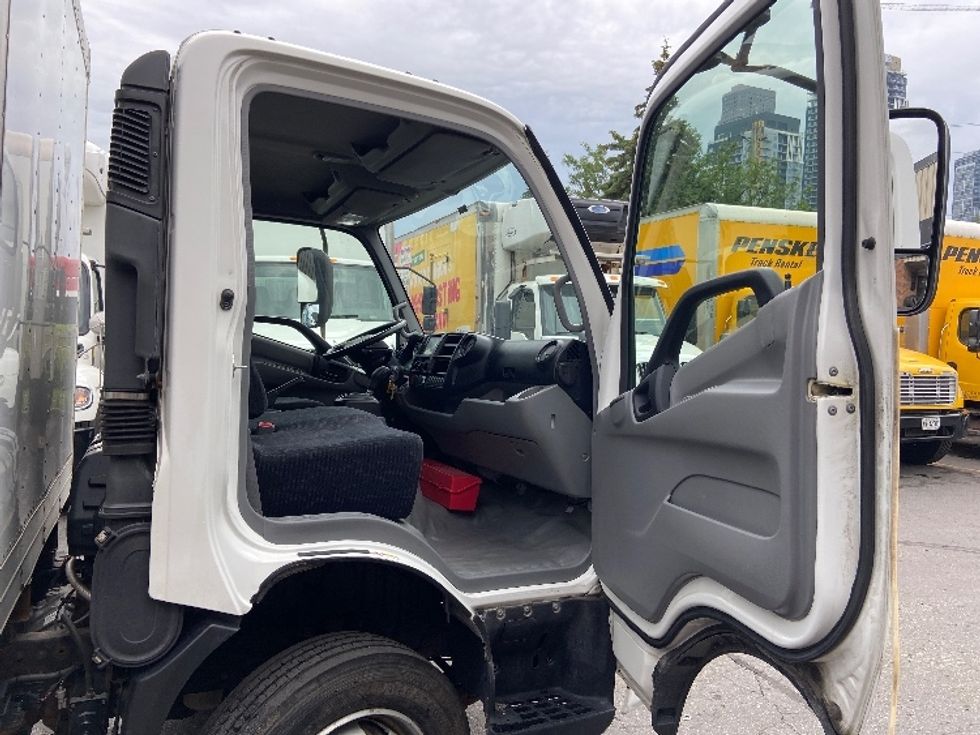 Light Duty Box Truck-Light and Medium Duty Trucks-Hino-2019-165-Mississauga-ON-123,192\n\t\tkm-$ 56,000 - Image 20