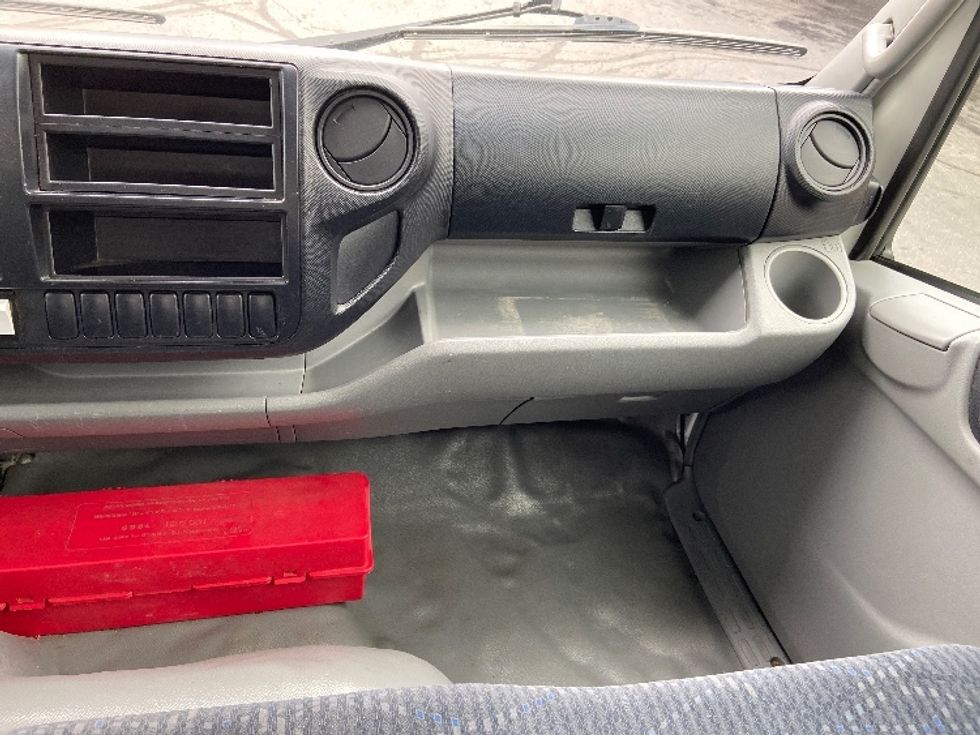 Light Duty Box Truck-Light and Medium Duty Trucks-Hino-2019-165-Mississauga-ON-123,192\n\t\tkm-$ 56,000 - Image 21