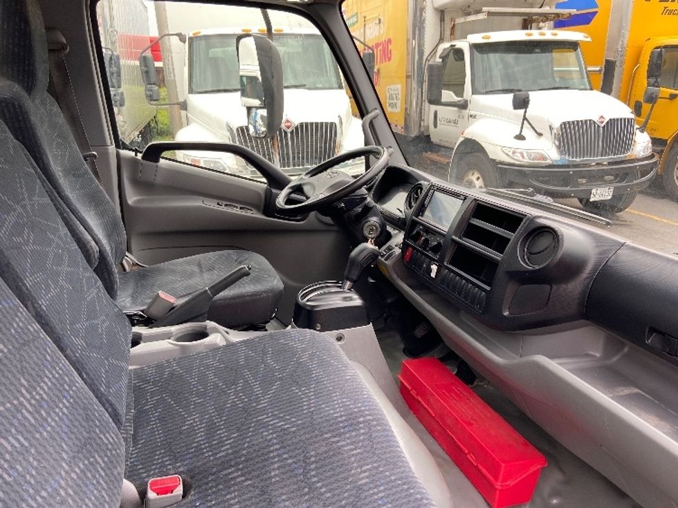 Light Duty Box Truck-Light and Medium Duty Trucks-Hino-2019-165-Mississauga-ON-123,192\n\t\tkm-$ 56,000 - Image 22