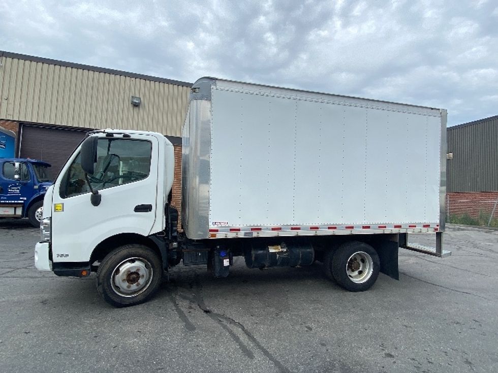 Light Duty Box Truck-Light and Medium Duty Trucks-Hino-2019-165-Mississauga-ON-123,192\n\t\tkm-$ 56,000 - Image 4
