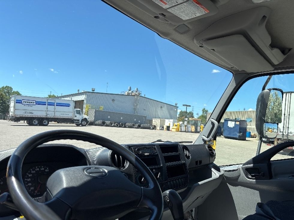 Light Duty Box Truck-Light and Medium Duty Trucks-Hino-2020-155-Brampton-ON-158,373\n\t\tkm-$ 50,250 - Image 17