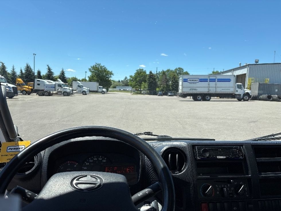 Light Duty Box Truck-Light and Medium Duty Trucks-Hino-2020-155-Brampton-ON-158,373\n\t\tkm-$ 50,250 - Image 18