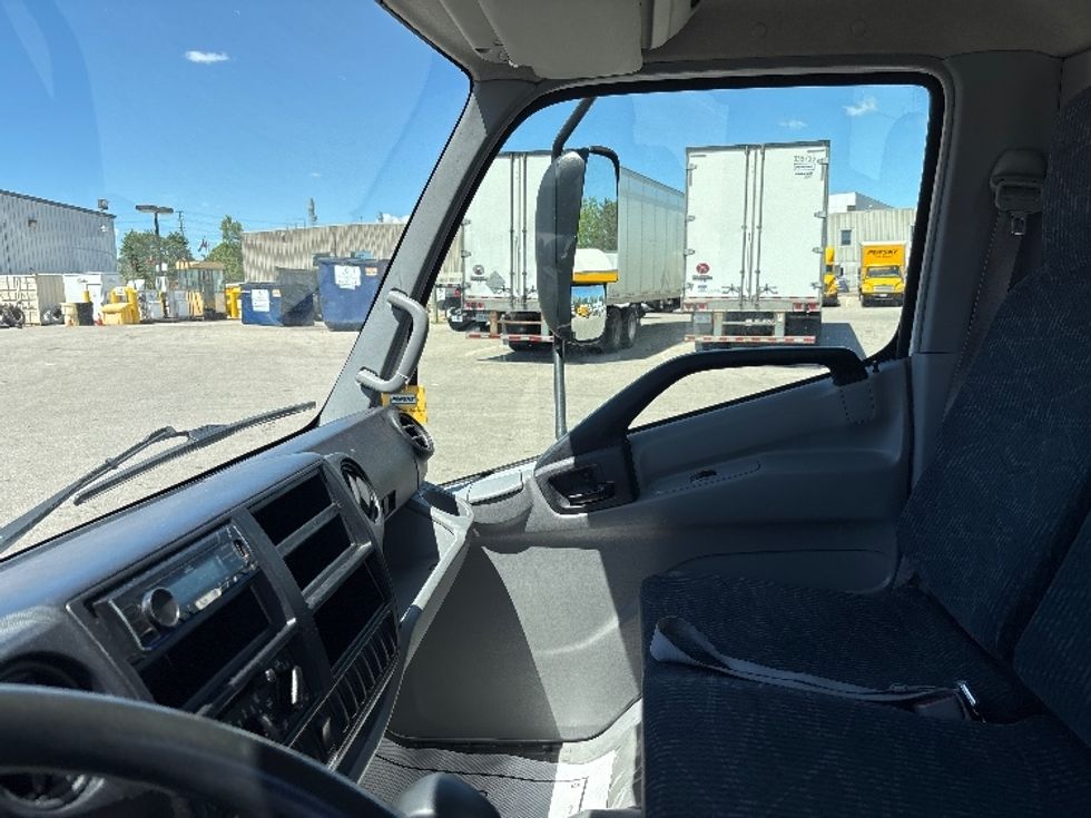 Light Duty Box Truck-Light and Medium Duty Trucks-Hino-2020-155-Brampton-ON-158,373\n\t\tkm-$ 50,250 - Image 19
