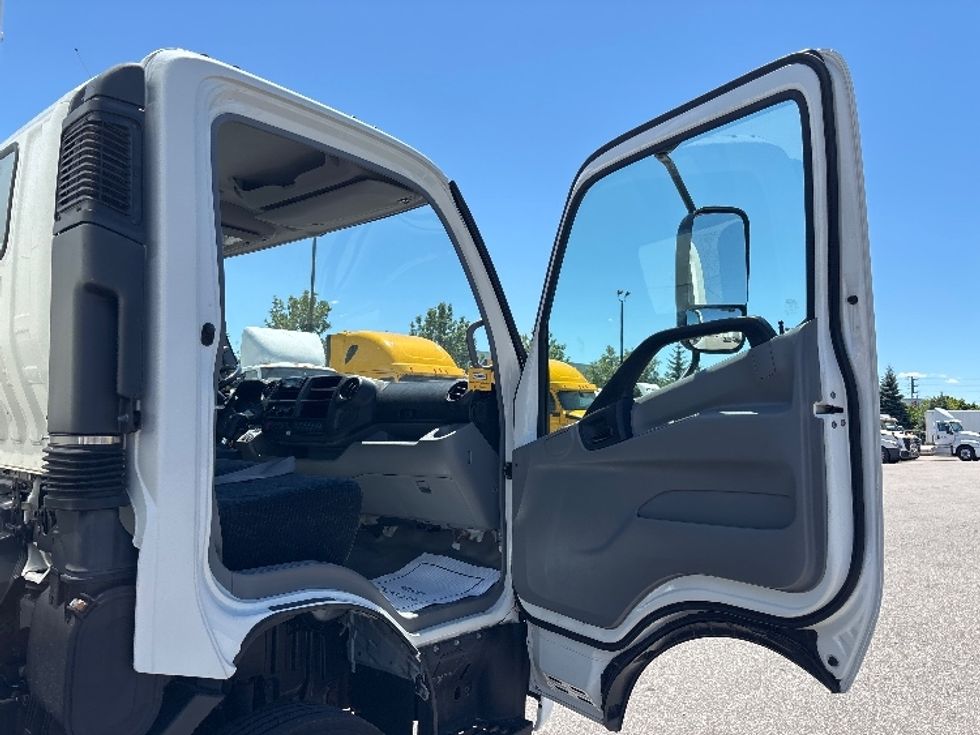Light Duty Box Truck-Light and Medium Duty Trucks-Hino-2020-155-Brampton-ON-158,373\n\t\tkm-$ 50,250 - Image 20