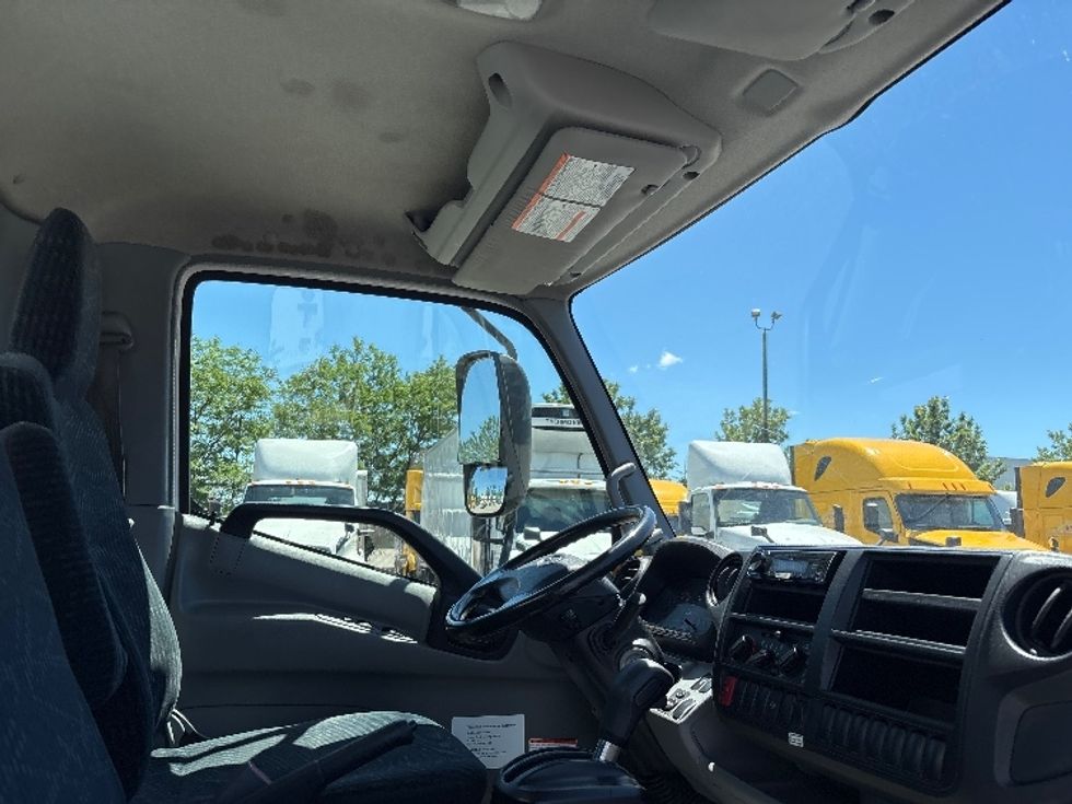Light Duty Box Truck-Light and Medium Duty Trucks-Hino-2020-155-Brampton-ON-158,373\n\t\tkm-$ 50,250 - Image 22