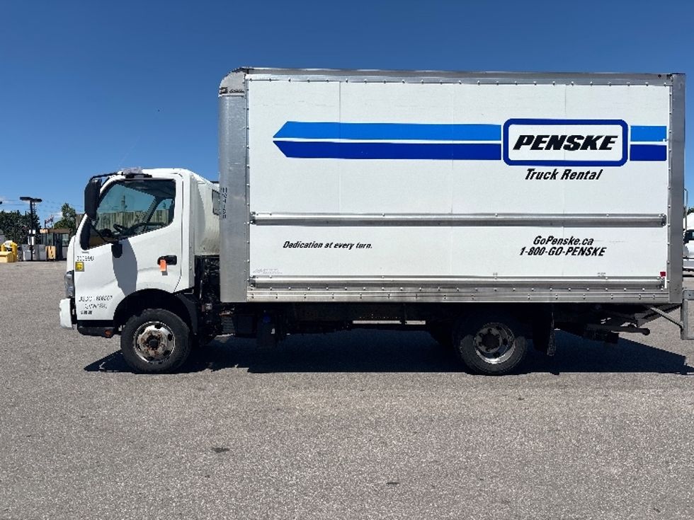 Light Duty Box Truck-Light and Medium Duty Trucks-Hino-2020-155-Brampton-ON-158,373\n\t\tkm-$ 50,250 - Image 4