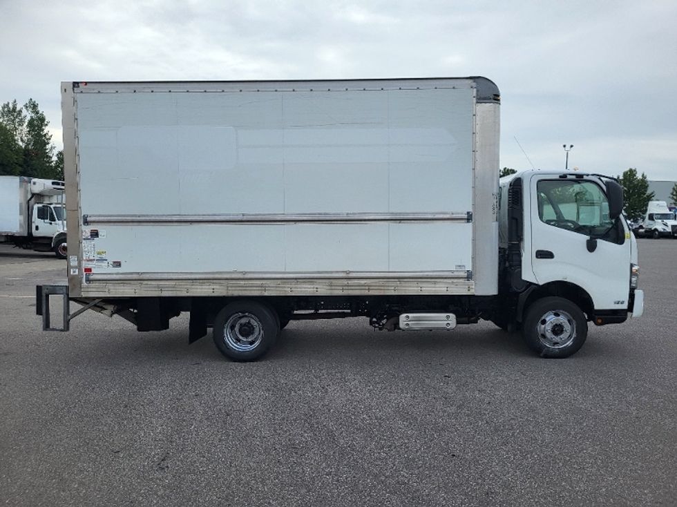 Light Duty Box Truck-Light and Medium Duty Trucks-Hino-2020-155-Brampton-ON-167,465\n\t\tkm-$ 50,250 - Image 13