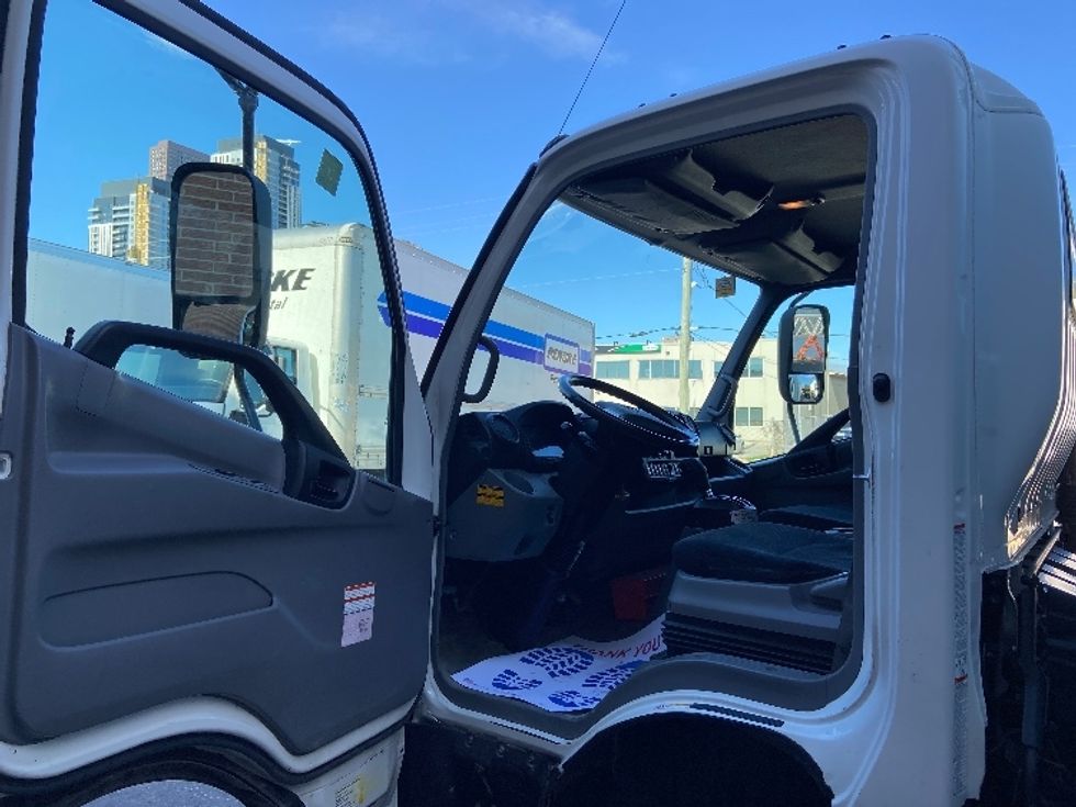 Light Duty Box Truck-Light and Medium Duty Trucks-Hino-2020-155-Brampton-ON-167,465\n\t\tkm-$ 50,250 - Image 14