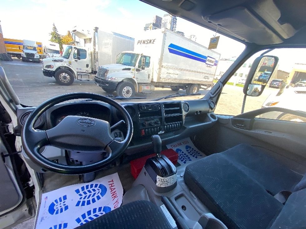 Light Duty Box Truck-Light and Medium Duty Trucks-Hino-2020-155-Brampton-ON-167,465\n\t\tkm-$ 50,250 - Image 16